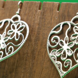 Aretes Corazón Floral (ligeros)