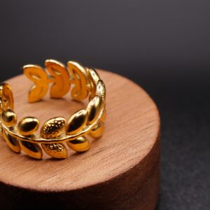 Anillo hojas baño de oro