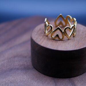 Anillo dorado corazones minimalista (ajustable)