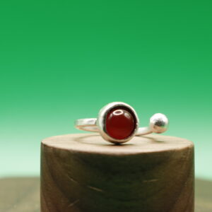 Anillo Esfera Roja  (ajustable)