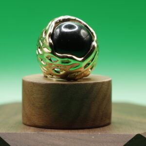 Anillo Dorado Con Piedra Negra (ajustable)
