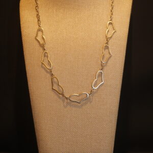 Collar Mediano Corazones Alargados