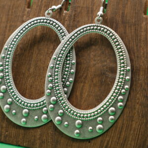 Aretes Ovalados Con Patrones De Puntos (ligeros)