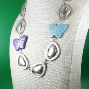Collar Minimalista Corazones Alargados Y Mariposas