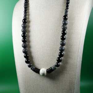 Collar Minimalista Roca Centro Claro
